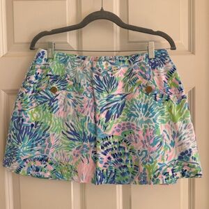 Lilly Pulitzer mini skirt skort. Medium. Stretchy fabric. Great condition.